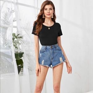 ✨🛍✨NWT Cross Back Tee